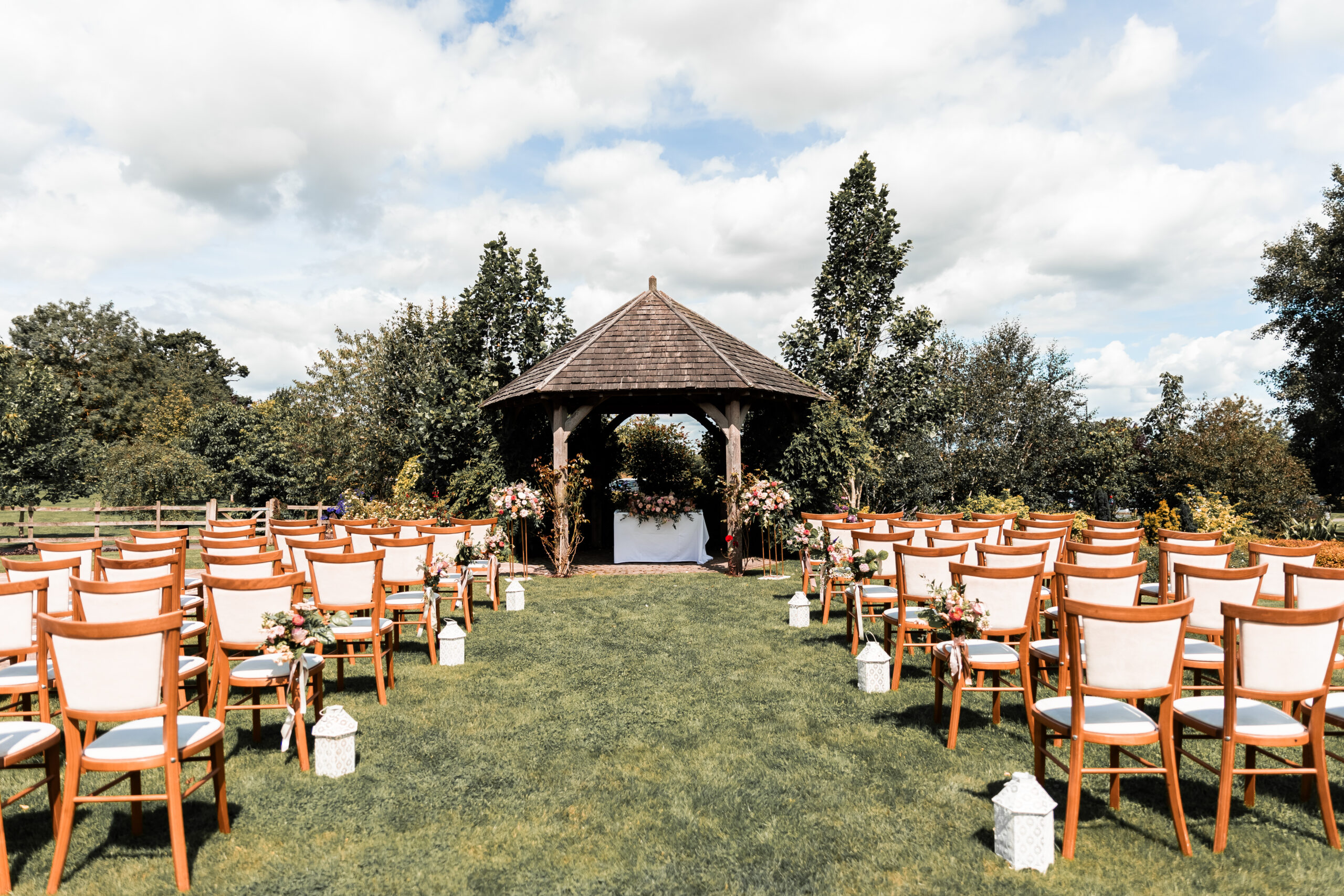 Mythe Barn Outdoor Ceremony