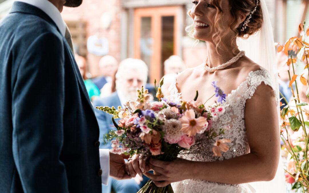 Mythe Barn Wedding – A Summer Delight